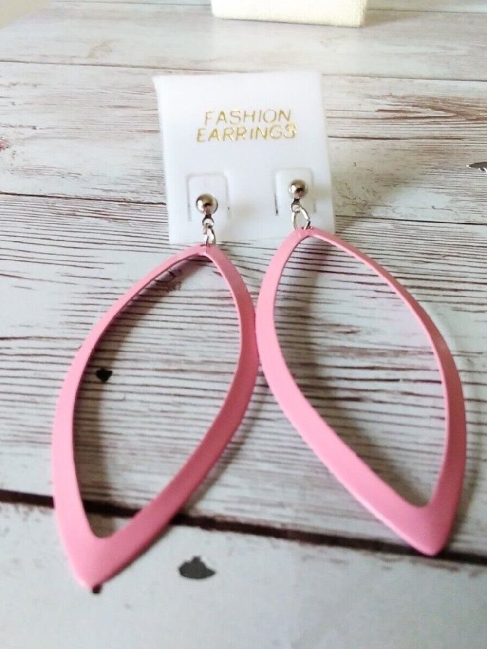 Pretty 1980s Pastel Pink Leaf Cutout Earrings